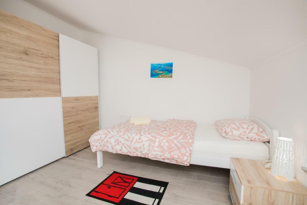 Apartments Tonka Шибеник Экстерьер фото